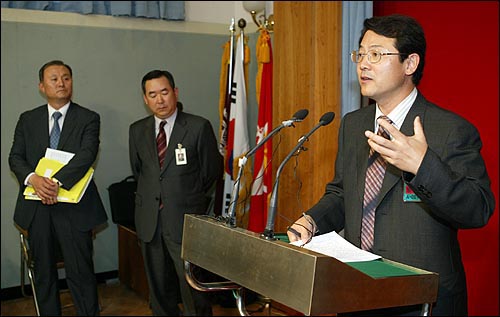 지난 2003년 박건영 교수가 기자회견을 열고 "국군 파병 예정지인 이라크 북부 모술지역에 대한 조사시간은 총 4시간에 불과했다"는 등 현지 조사의 문제점을 지적하고 있다. 